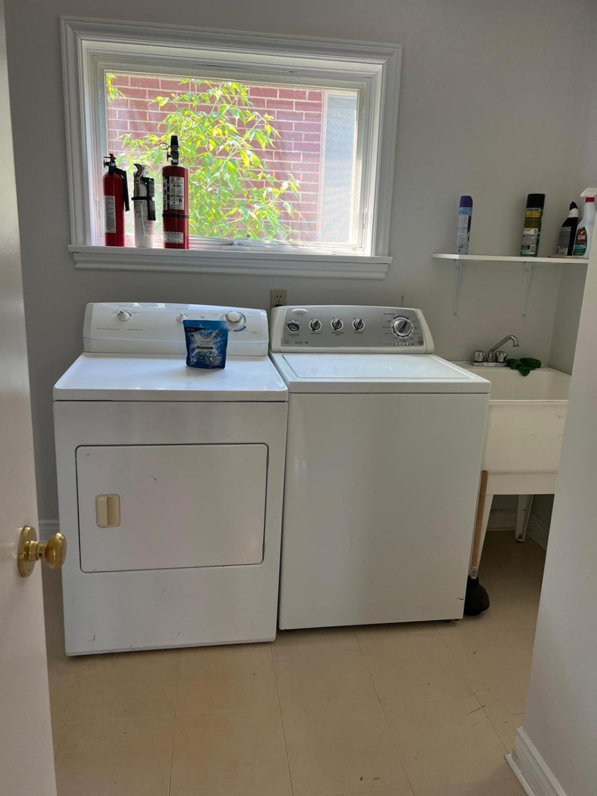 3BDRM Home minutes to Port Credit & Waterfront trails in Mississauga
