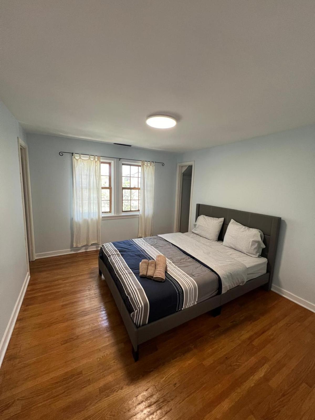 3BDRM Home minutes to Port Credit & Waterfront trails in Mississauga