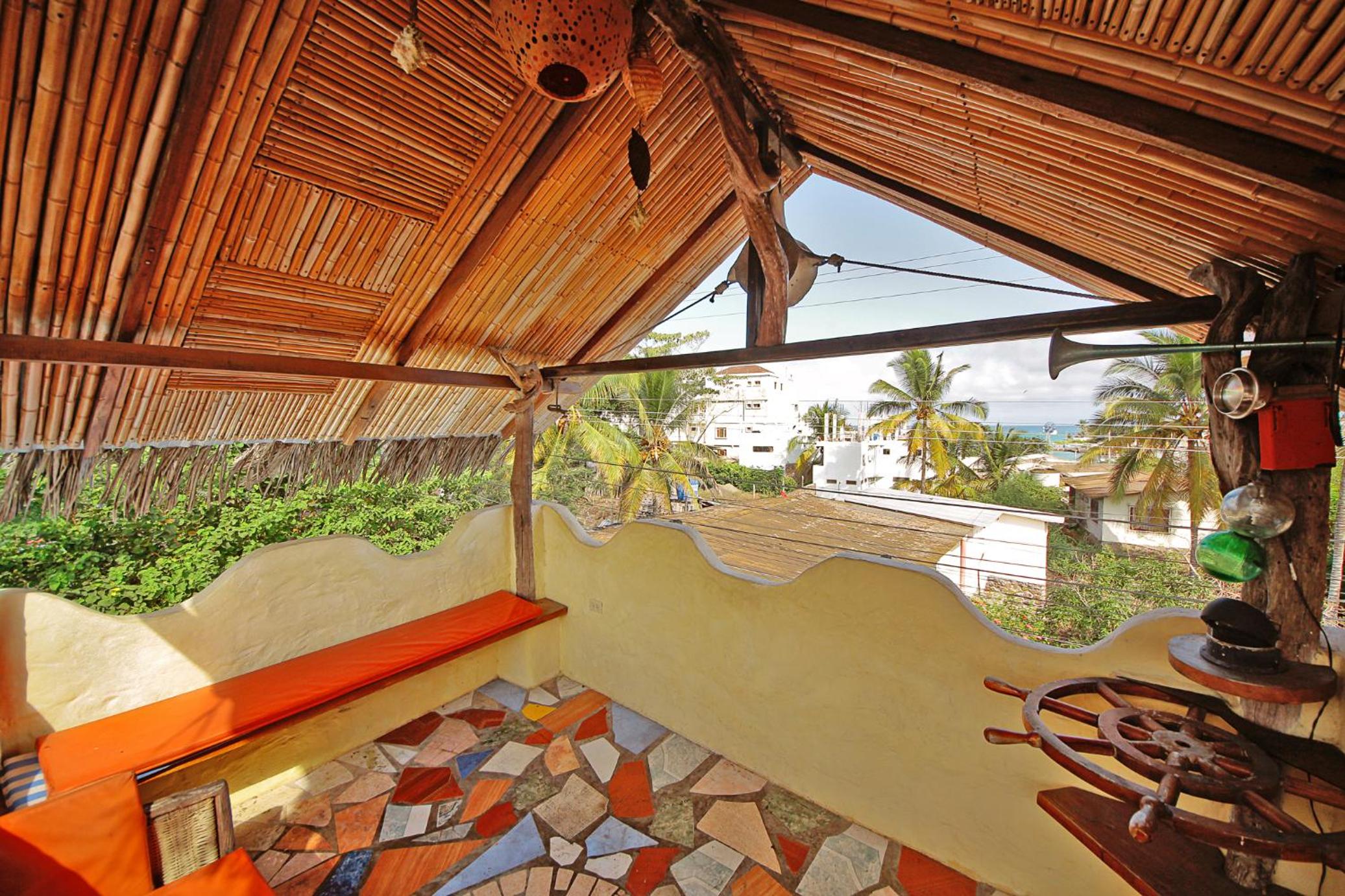 Lonesome George Ecolodge
