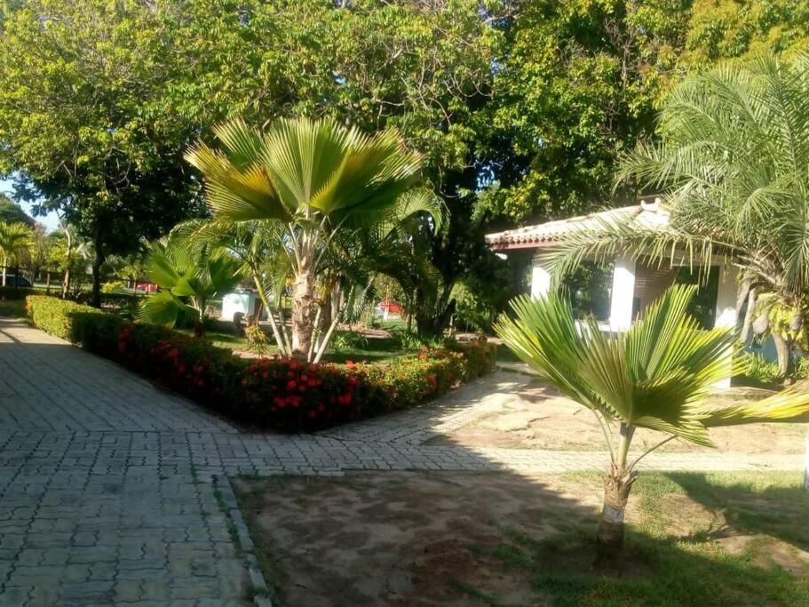 Casa com quatro quartos 3 suítes com ar e piscina particular