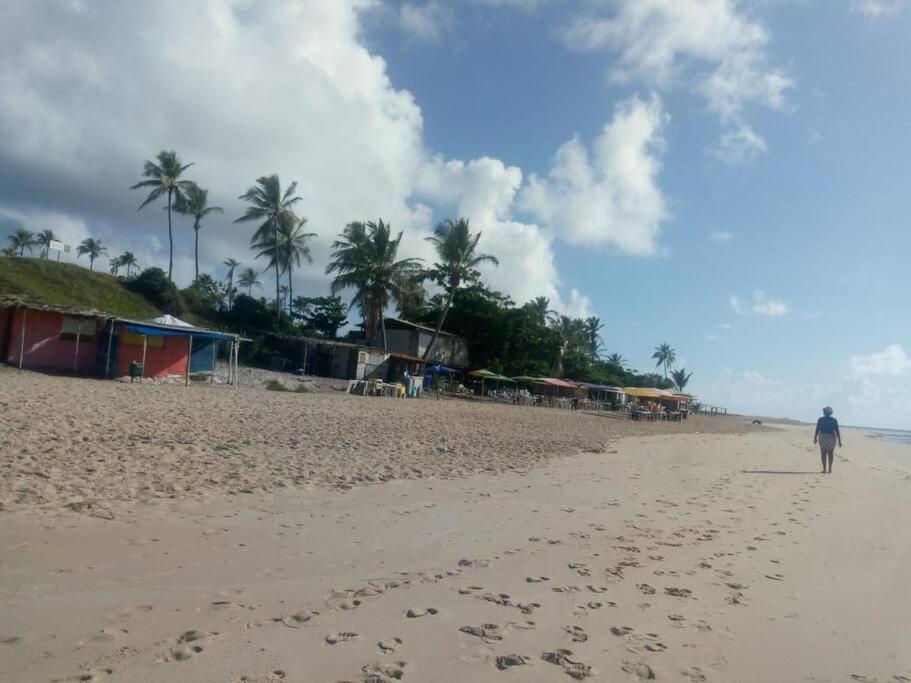 Casa com quatro quartos 3 suítes com ar e piscina particular