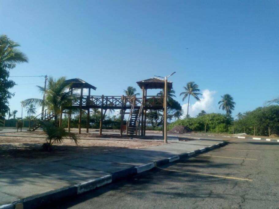 Casa com quatro quartos 3 suítes com ar e piscina particular