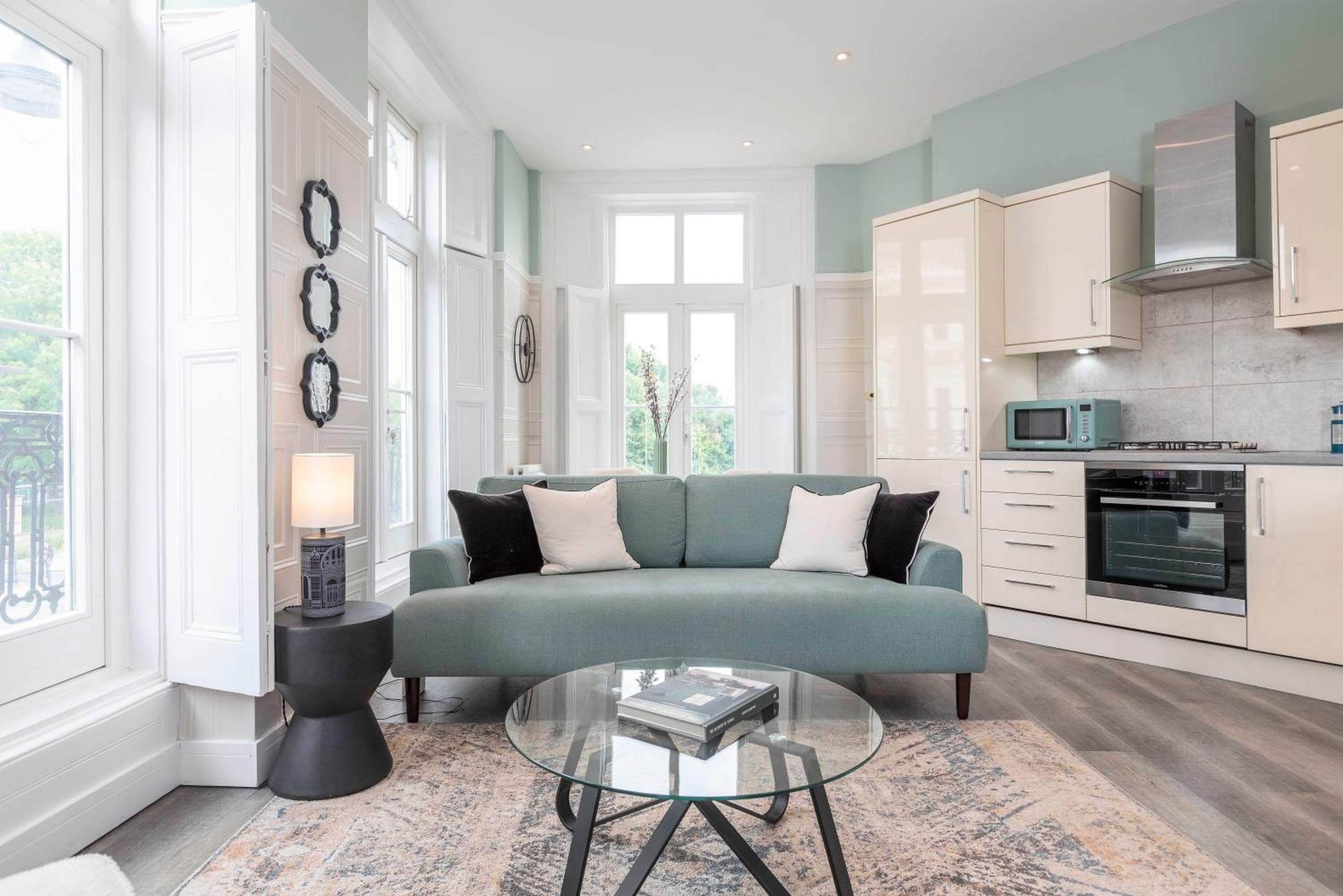Bright Apt with Small Balcony - 2 bed & 2bath view 4