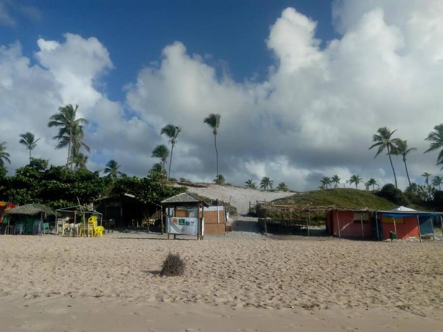 Casa com quatro quartos 3 suítes com ar e piscina particular