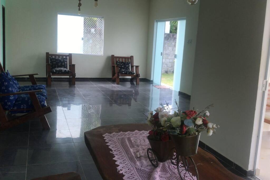 Casa com quatro quartos 3 suítes com ar e piscina particular