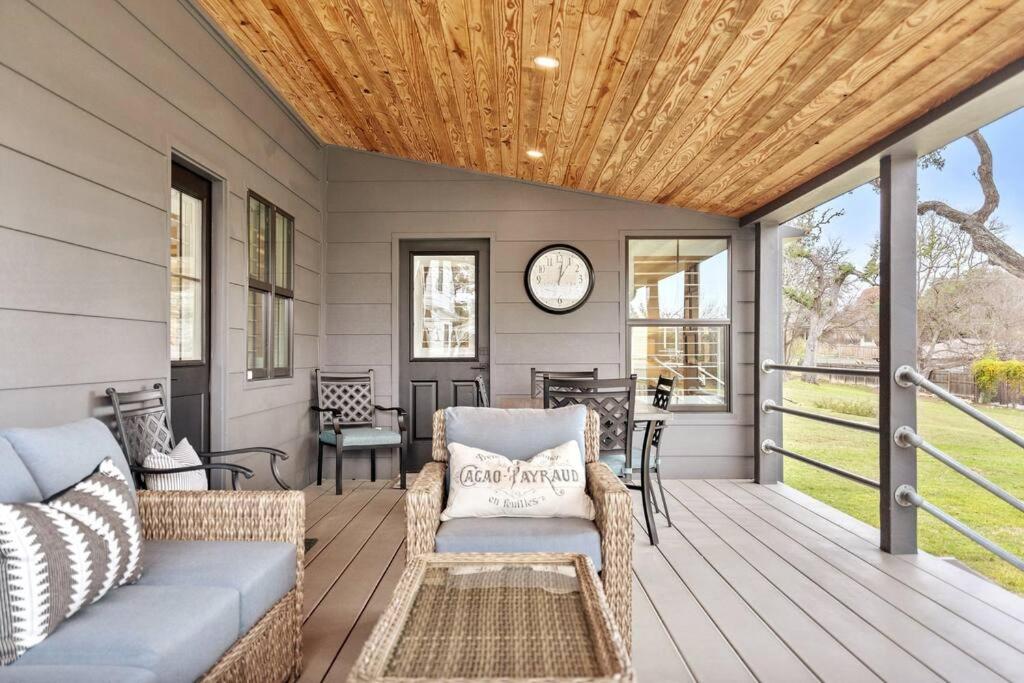 Cozy Farmhouse With Hot Tub, Fireplace Near Wineries