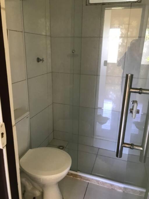 Casa com quatro quartos 3 suítes com ar e piscina particular