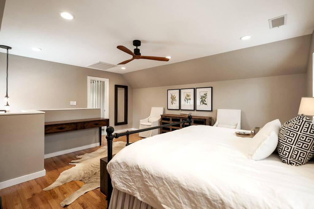 Cozy Farmhouse With Hot Tub, Fireplace Near Wineries