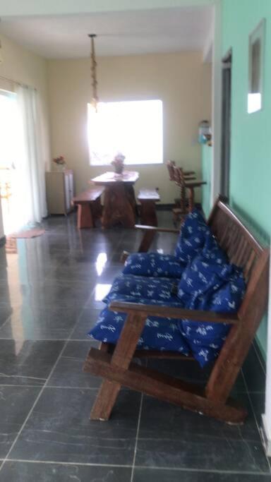 Casa com quatro quartos 3 suítes com ar e piscina particular