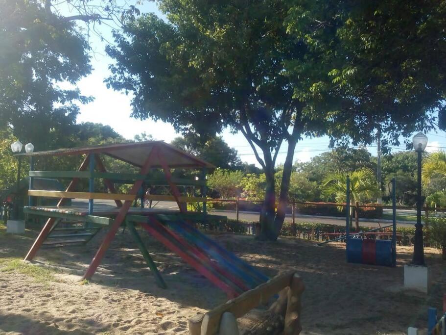 Casa com quatro quartos 3 suítes com ar e piscina particular