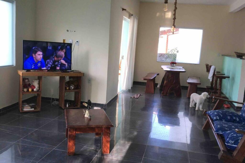 Casa com quatro quartos 3 suítes com ar e piscina particular
