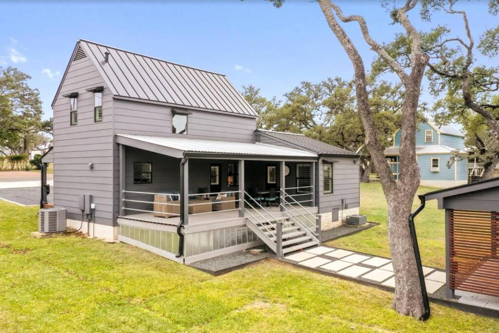 Cozy Farmhouse With Hot Tub, Fireplace Near Wineries