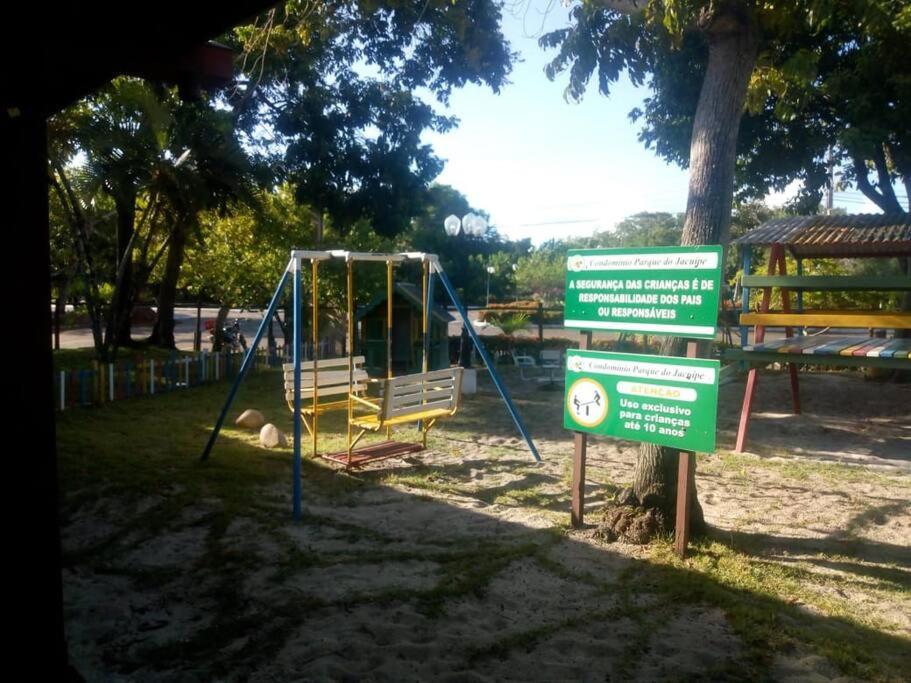 Casa com quatro quartos 3 suítes com ar e piscina particular