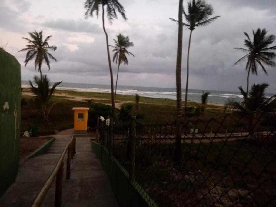 Casa com quatro quartos 3 suítes com ar e piscina particular