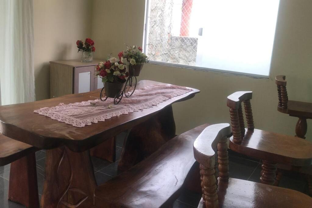 Casa com quatro quartos 3 suítes com ar e piscina particular