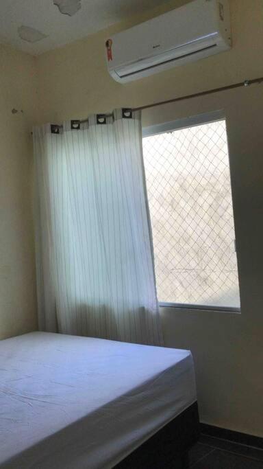 Casa com quatro quartos 3 suítes com ar e piscina particular