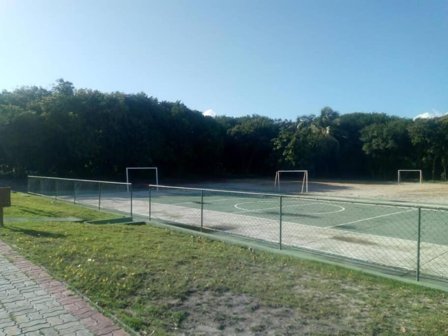 Casa com quatro quartos 3 suítes com ar e piscina particular