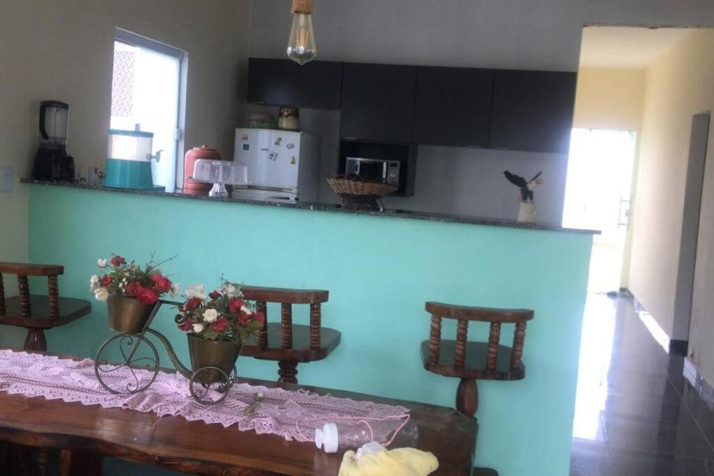 Casa com quatro quartos 3 suítes com ar e piscina particular