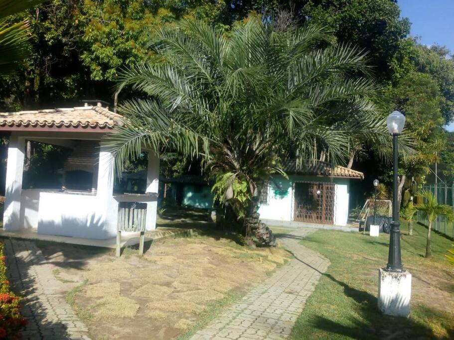 Casa com quatro quartos 3 suítes com ar e piscina particular