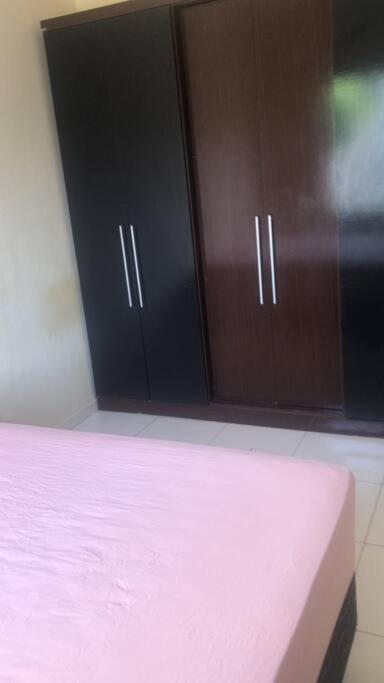 Casa com quatro quartos 3 suítes com ar e piscina particular