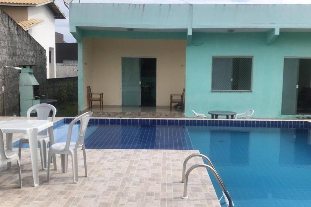 Casa com quatro quartos 3 suítes com ar e piscina particular