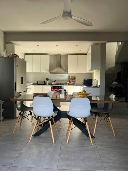 Light & Airy Seaview Duplex photo 3