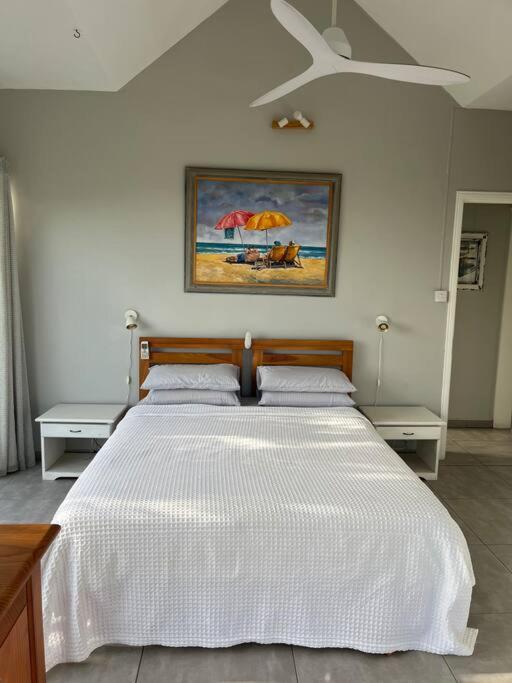 Light & Airy Seaview Duplex photo 5