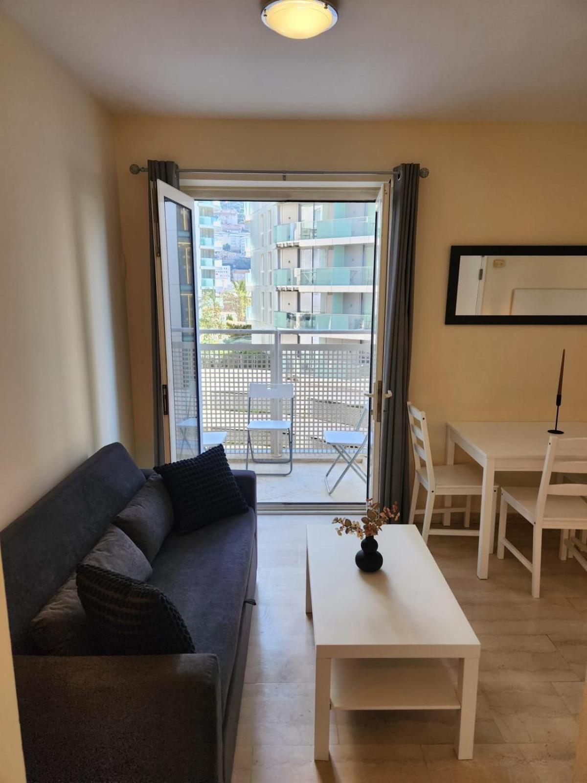 NEW with AC Central Suites with Pool access and Squash Courts! Sleeps Family or 4 guests