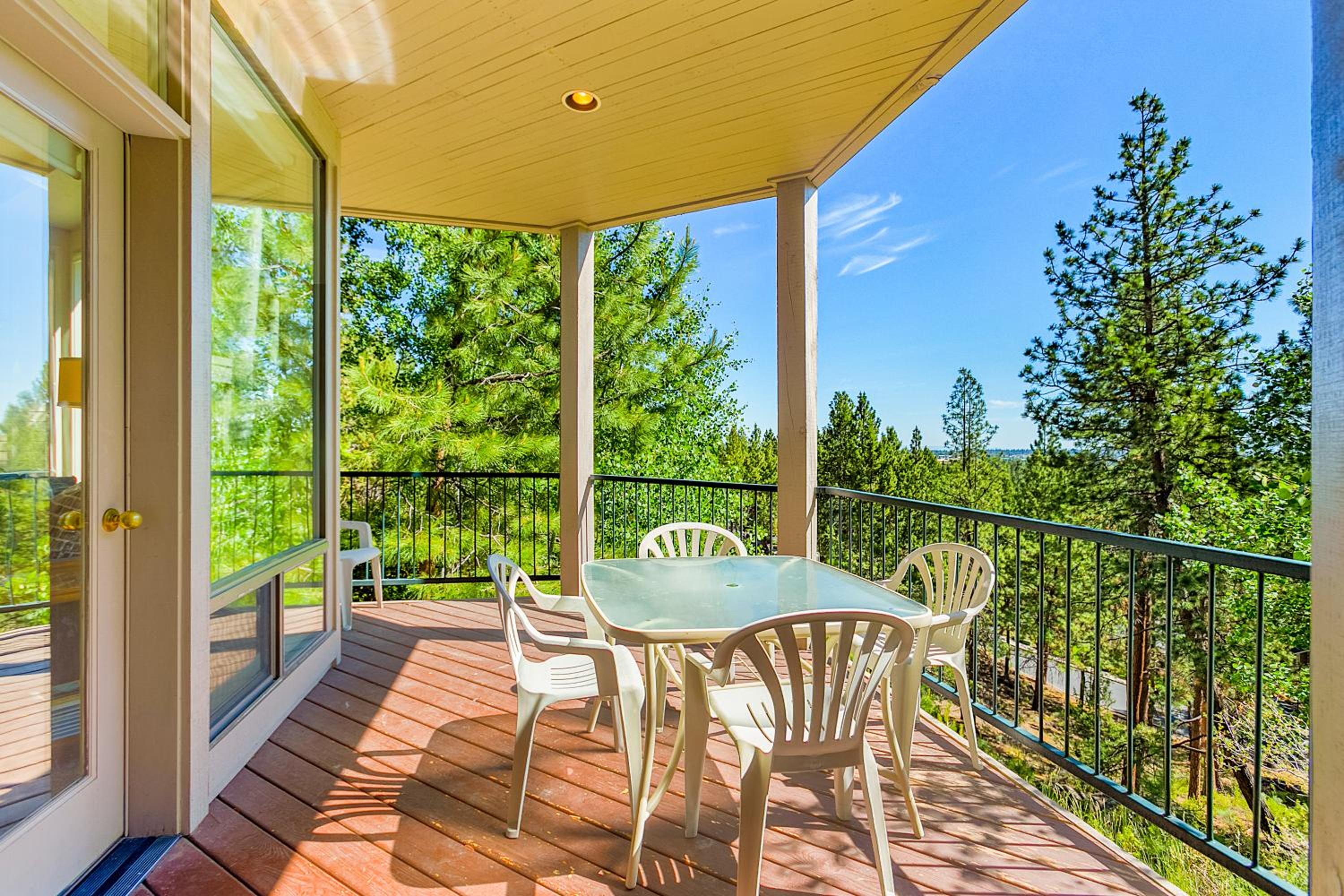 Snowcap Escape at Mount Bachelor Village Resort with Pool and Hot Tub view 4