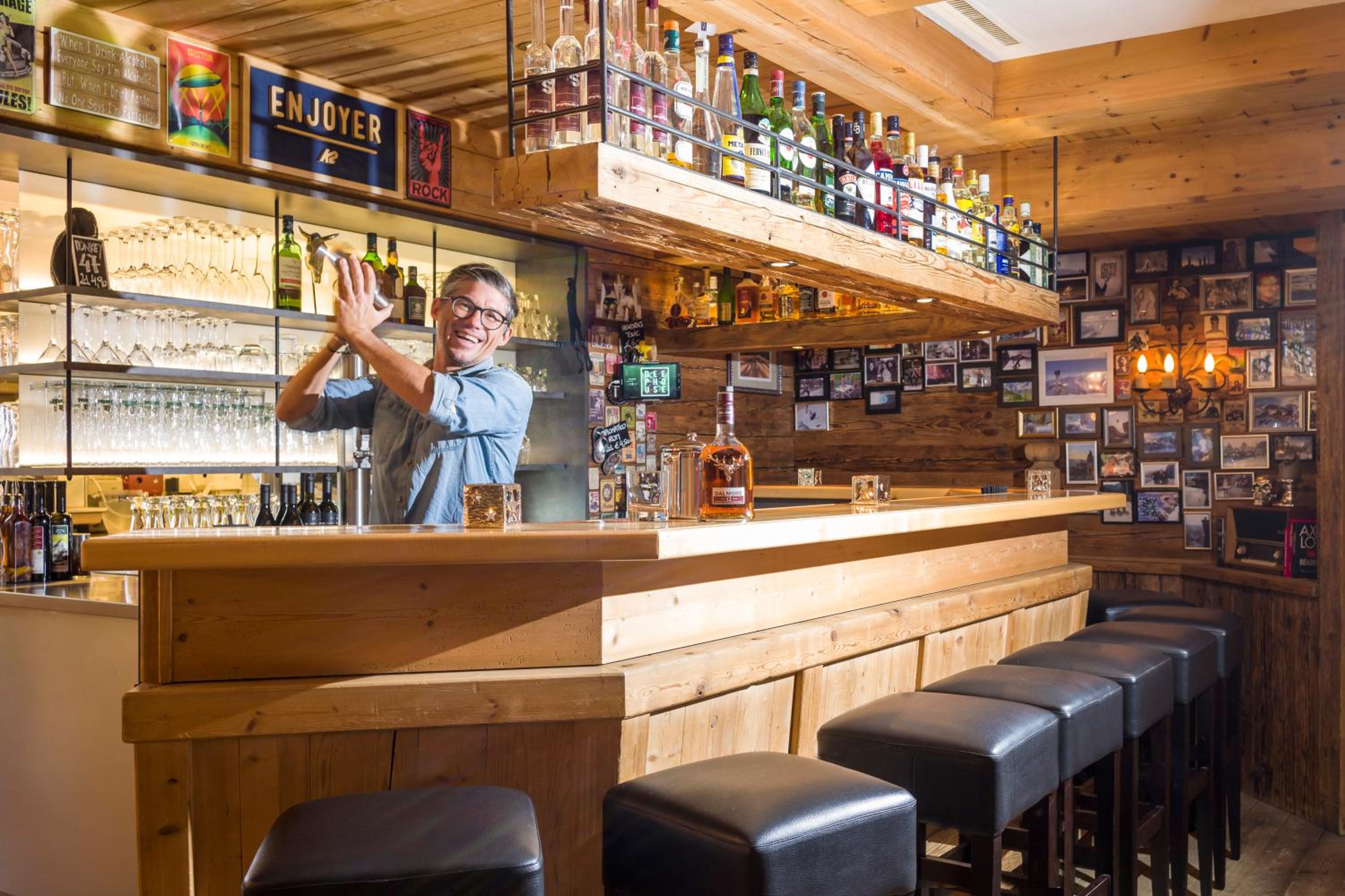 edelweiss lounge restaurant hotel pizza cafe billard gasthof