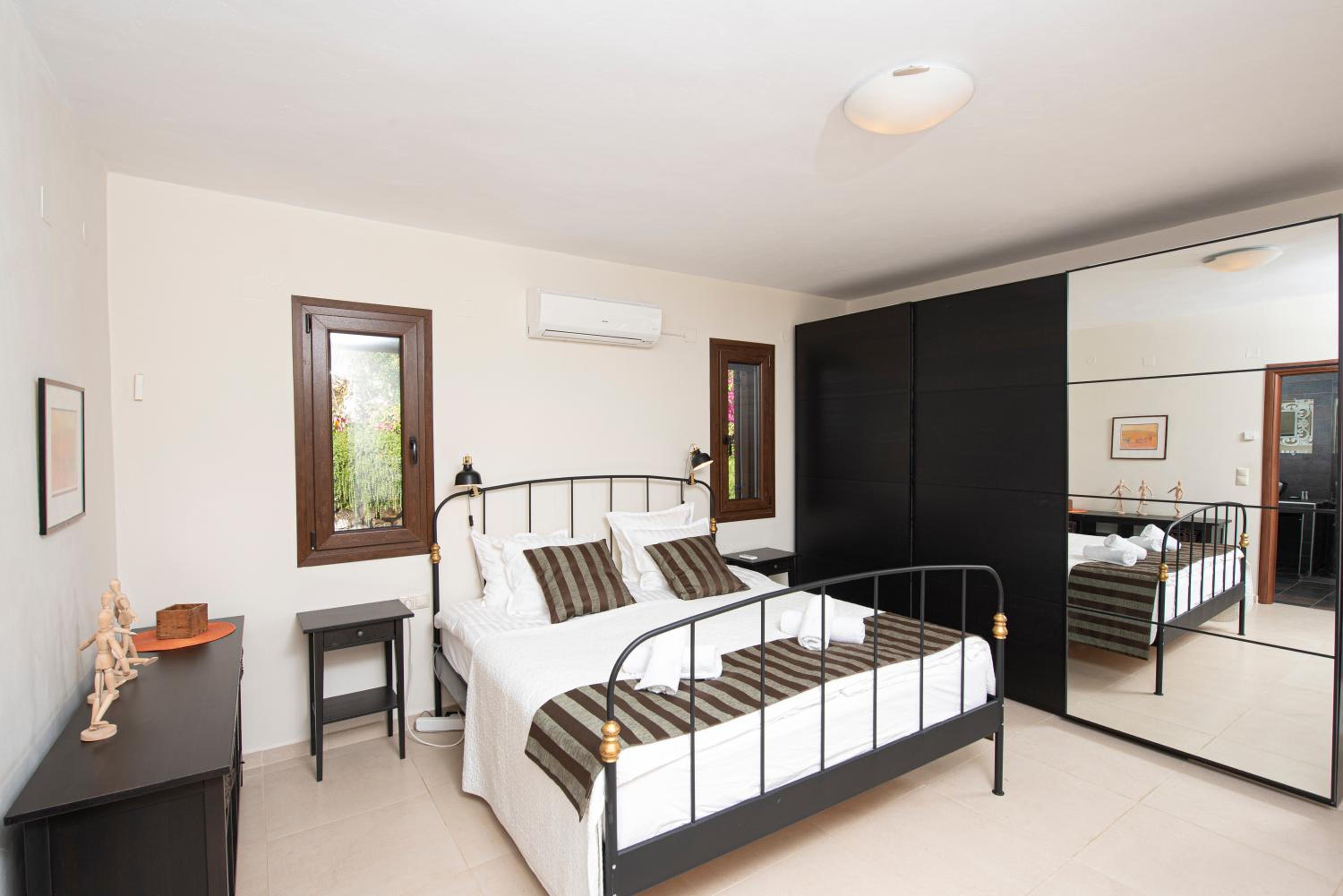Adamas Villa
