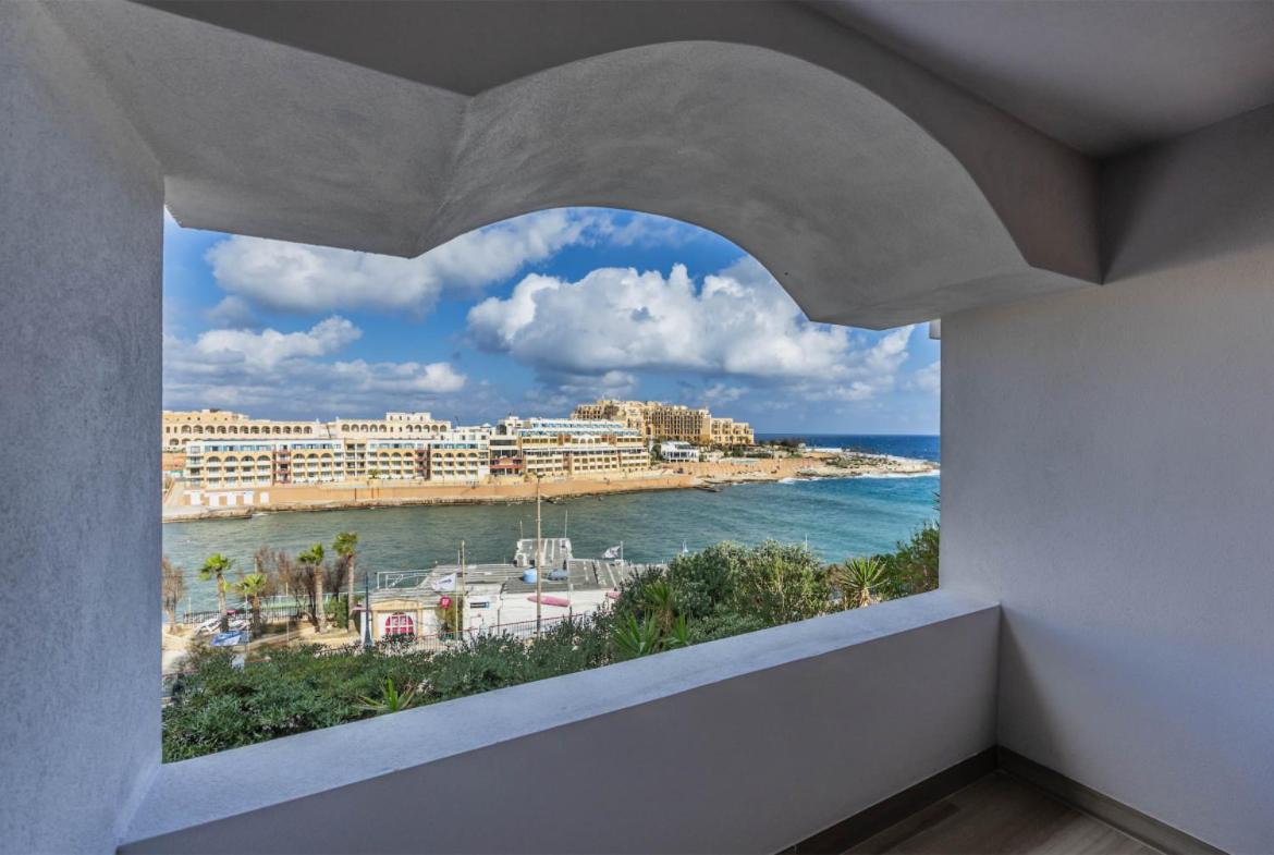 Deluxe Seaview Apartment photo 5