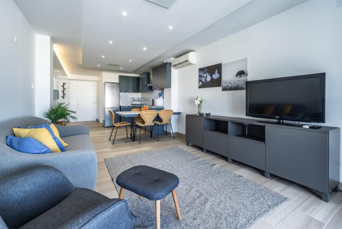 Deluxe Seaview Apartment photo 3