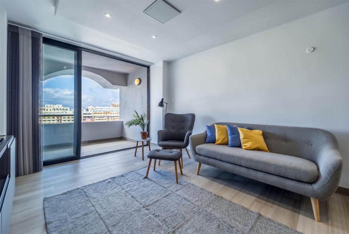 Deluxe Seaview Apartment photo 3