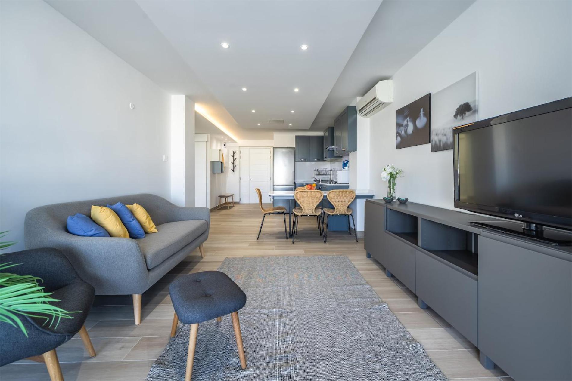 Deluxe Seaview Apartment photo 4