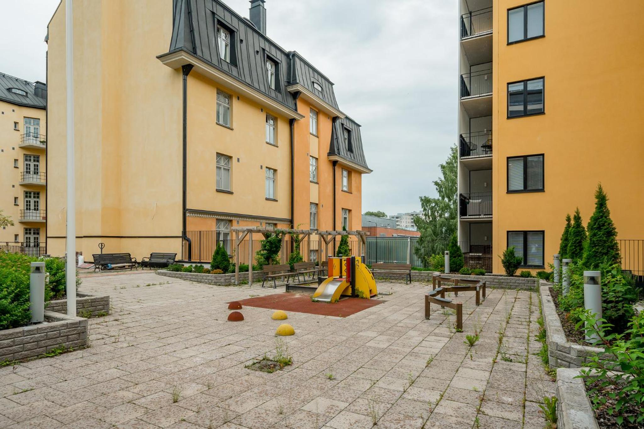 Upea yksiö joen läheisyydessä