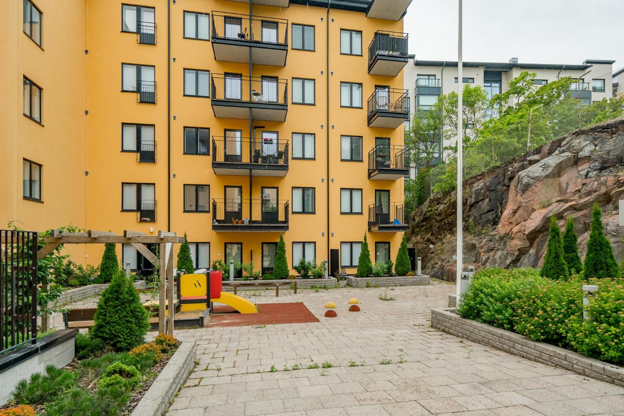 Upea yksiö joen läheisyydessä