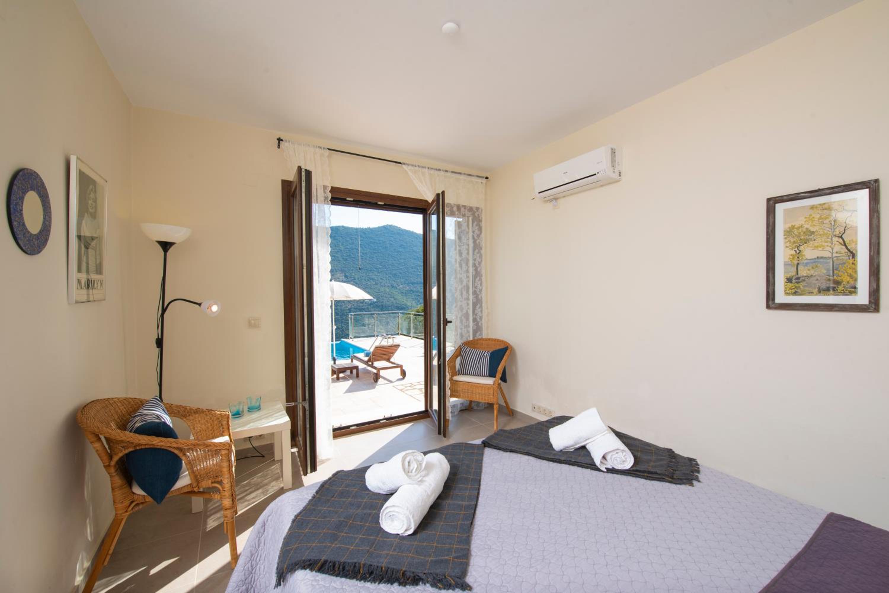 Adamas Villa