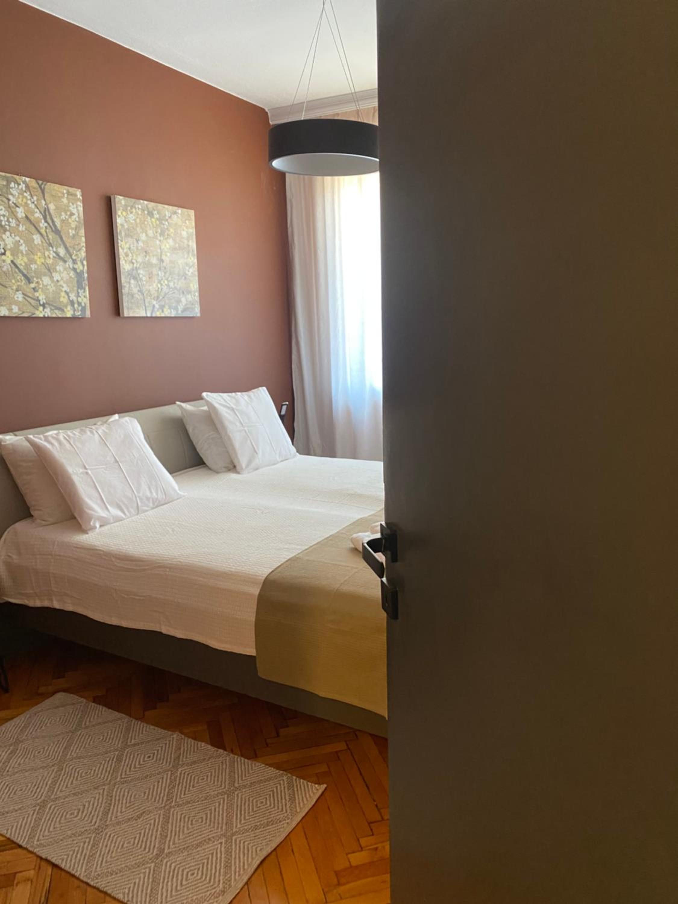 ELI-ANDON APARTMENt
