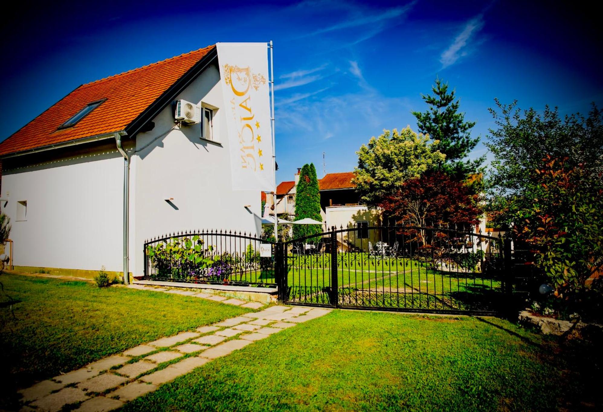 Apartments Dajčić