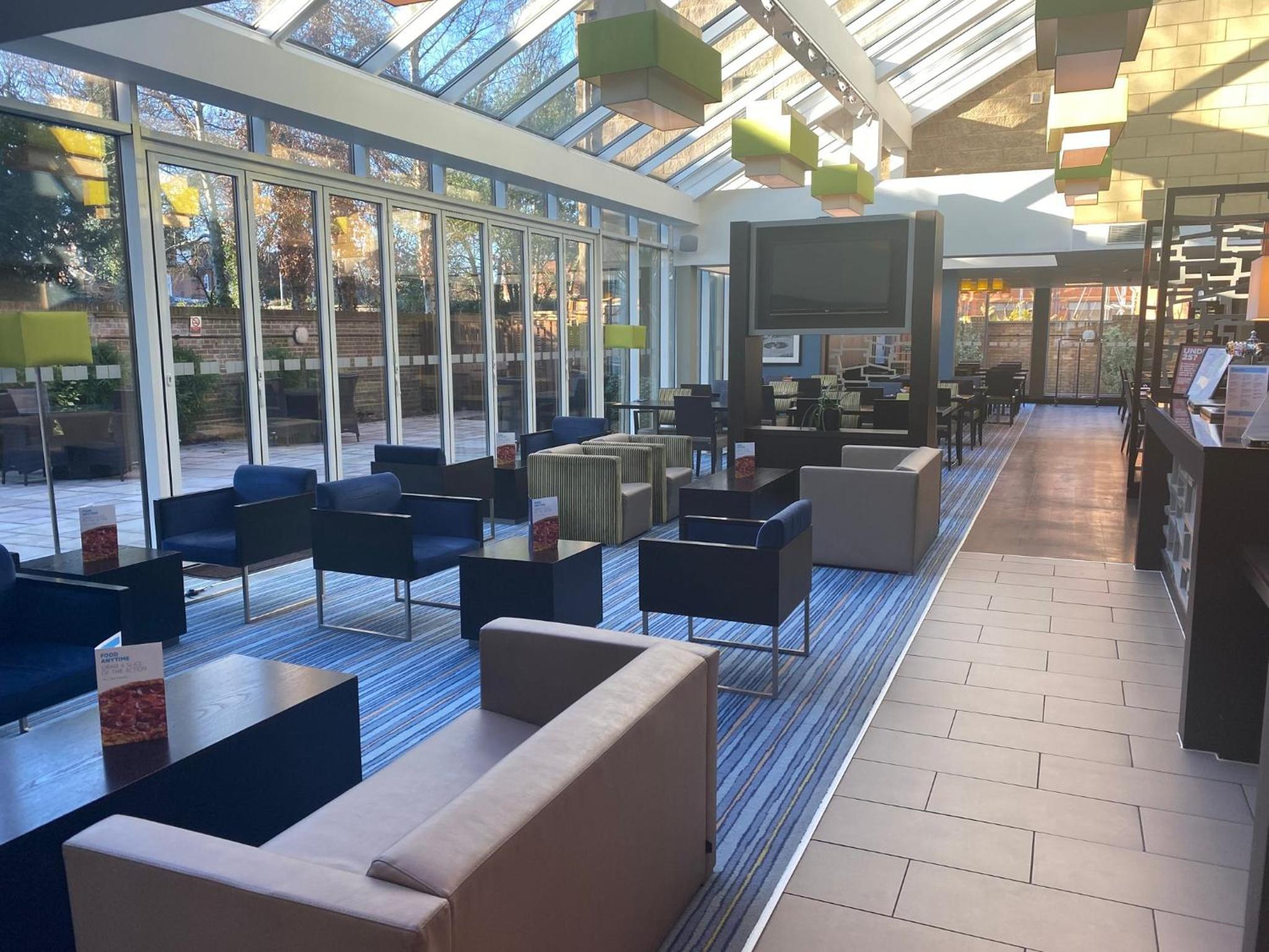 Windsor Vacations - Holiday Inn Express Windsor, an IHG Hotel - Property Image 12