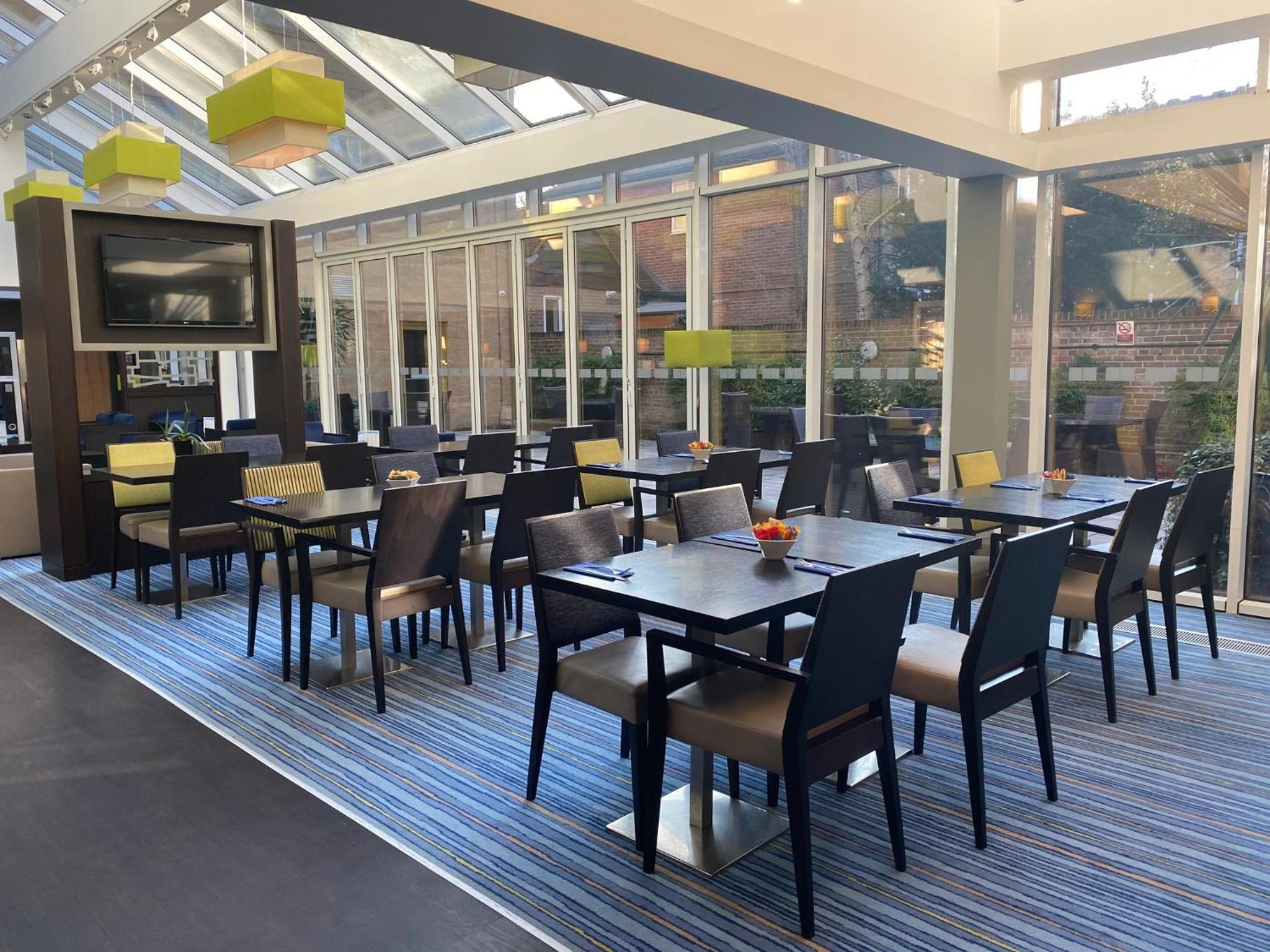 Windsor Vacations - Holiday Inn Express Windsor, an IHG Hotel - Property Image 6