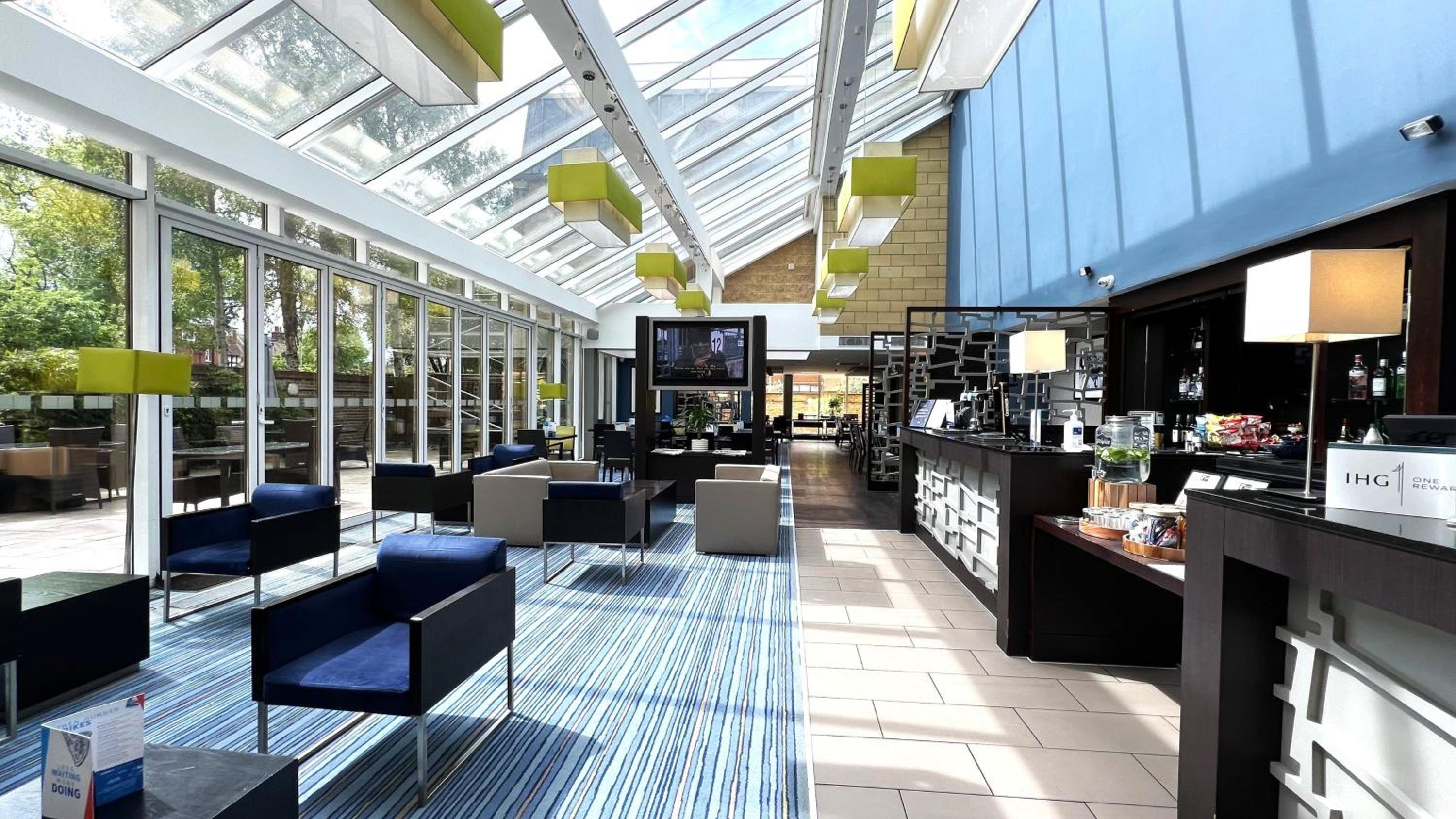 Windsor Vacations - Holiday Inn Express Windsor, an IHG Hotel - Property Image 9