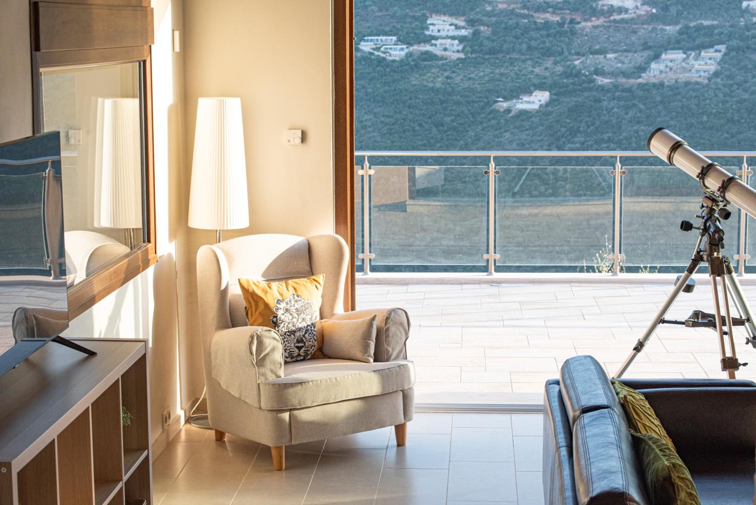 Adamas Villa
