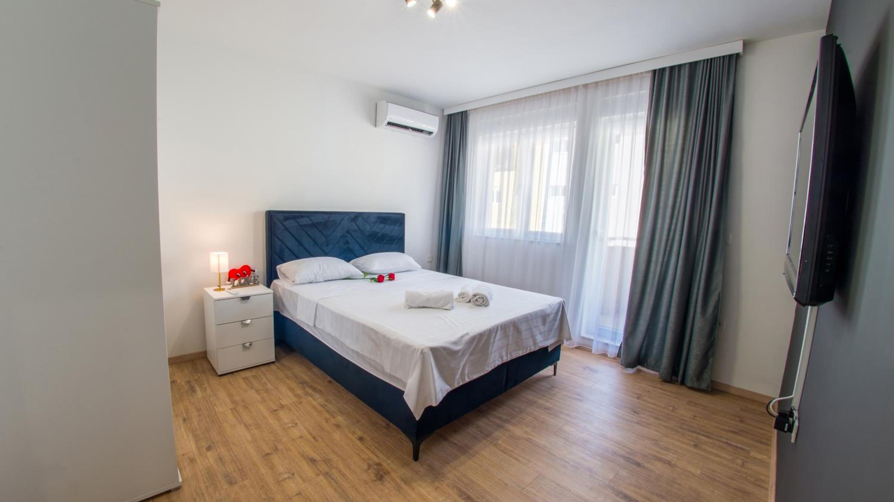 Apollo Apartment