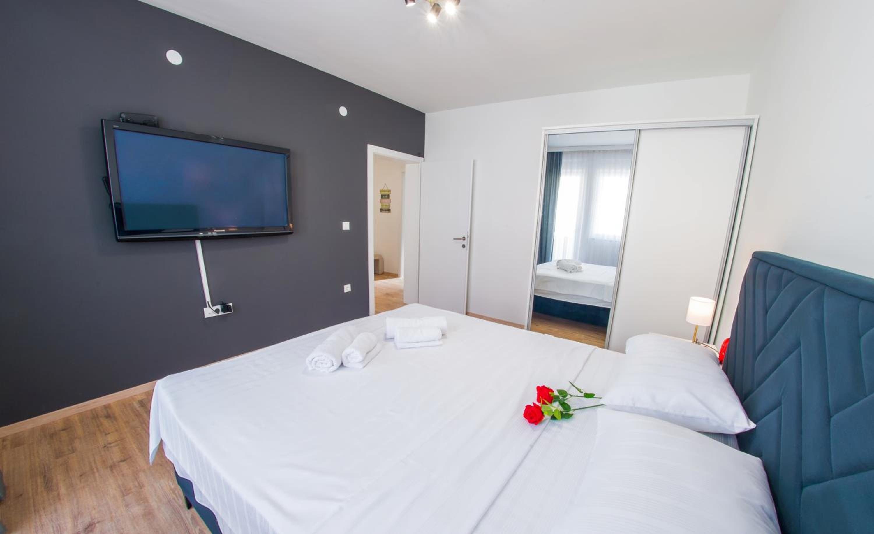 Apollo Apartment