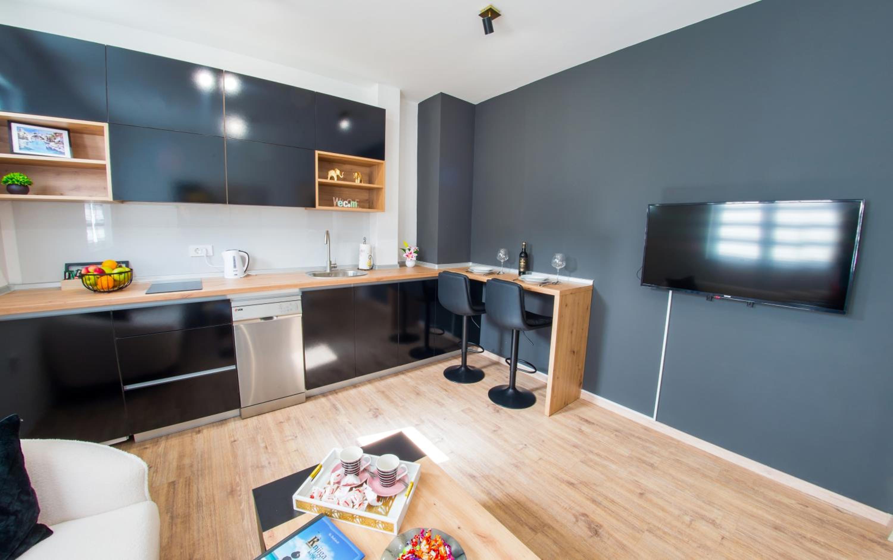 Apollo Apartment