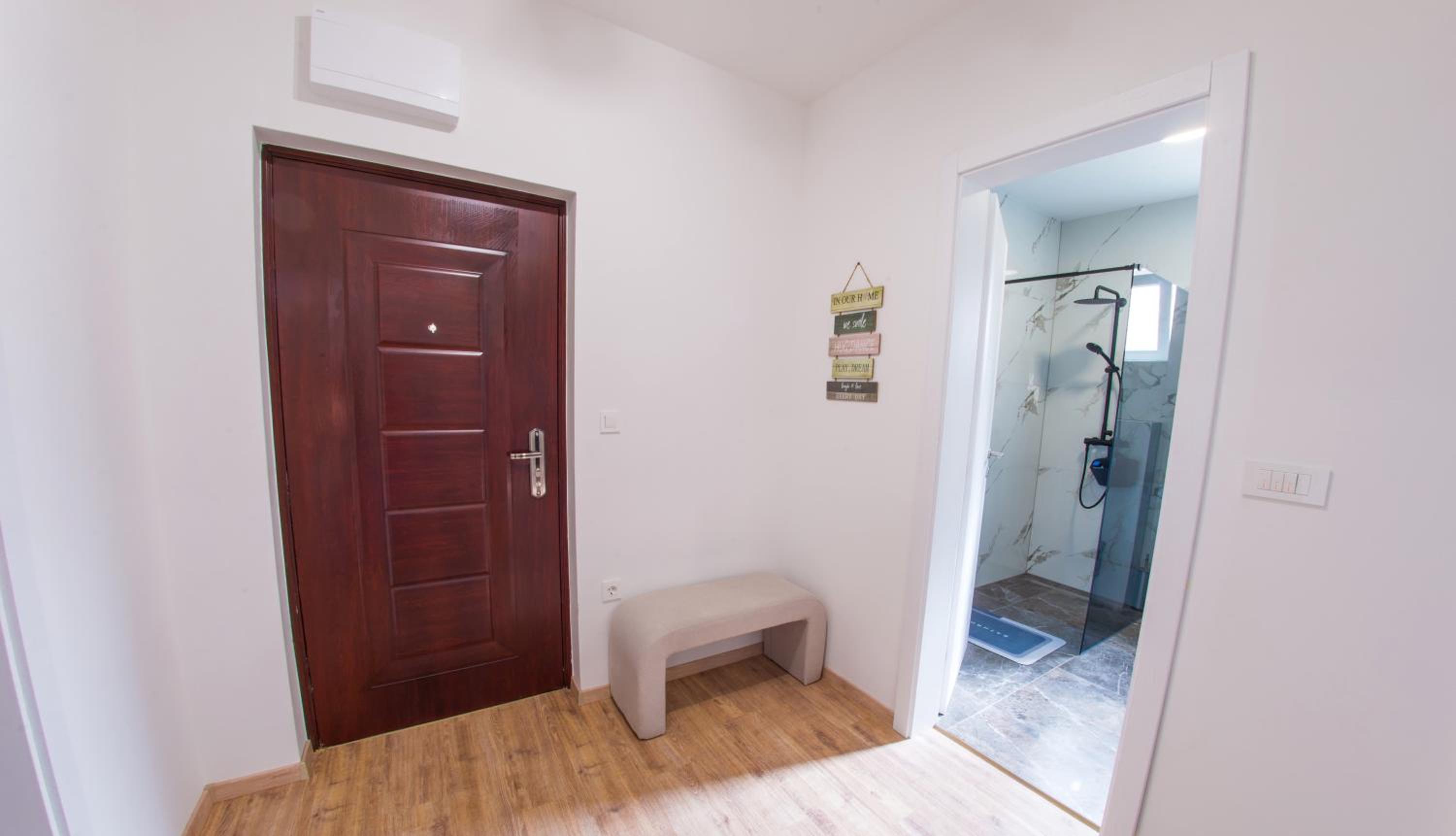 Apollo Apartment