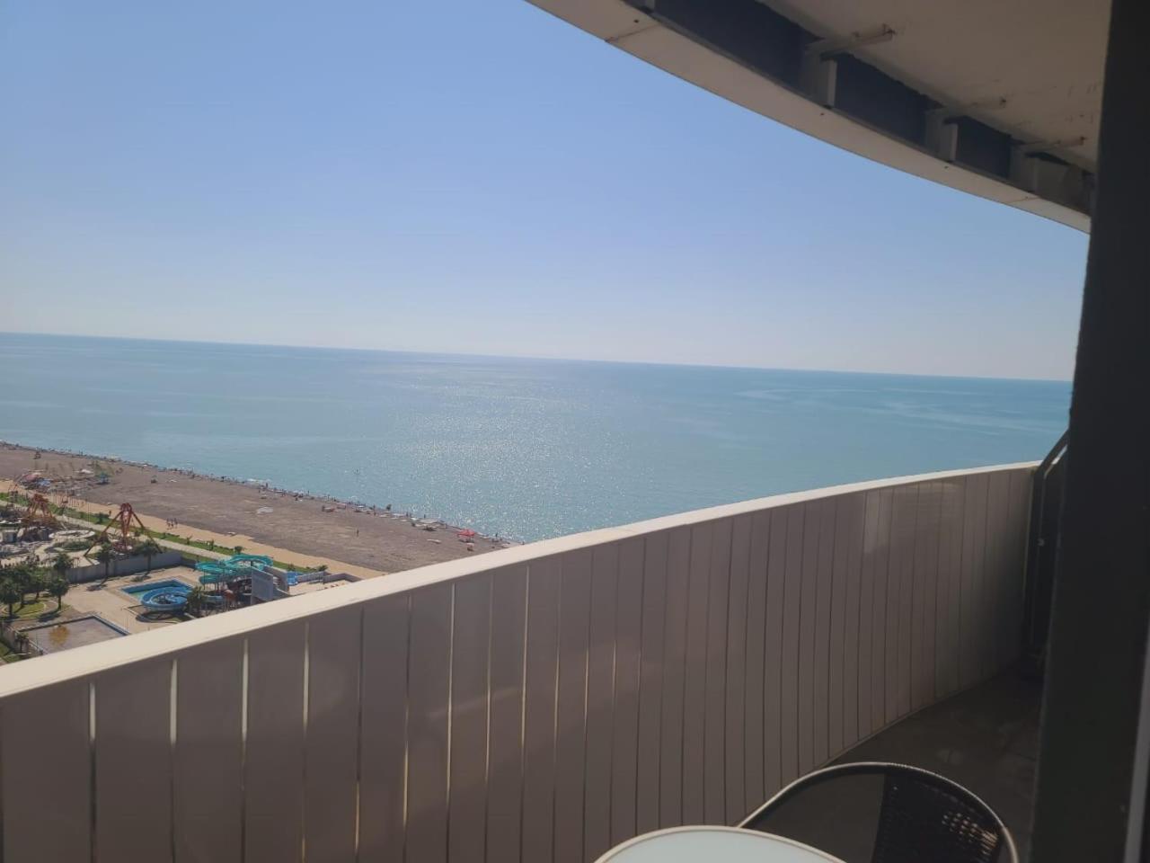 orbi residens with one separate bedroom view 3