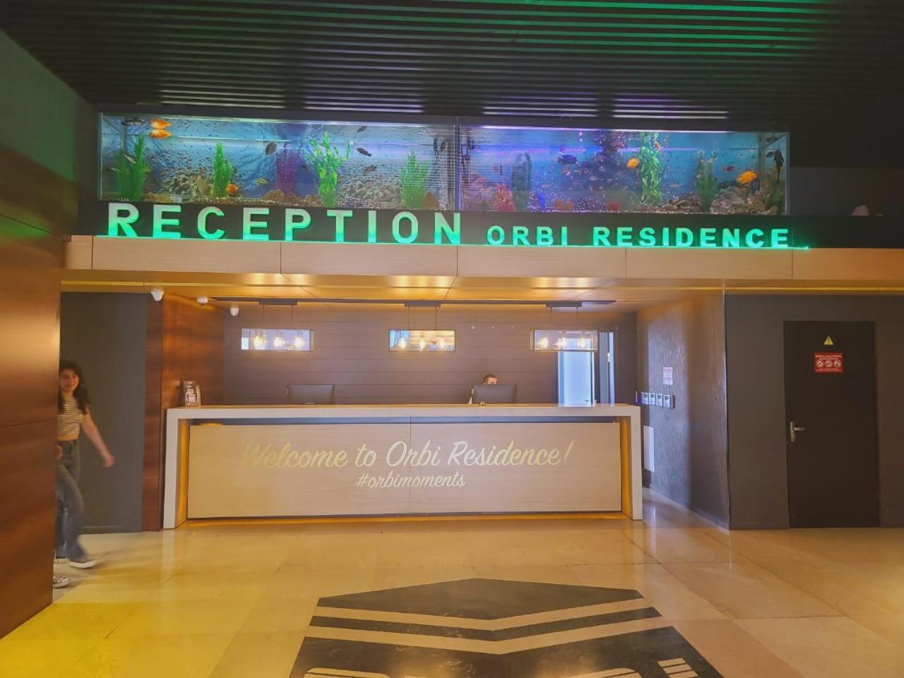 orbi residens with one separate bedroom view 4